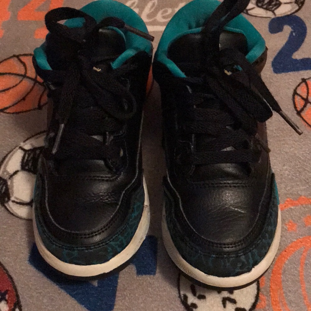 Black and Green Jordan’s!!